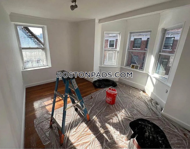 Boston - $3,600 /mo