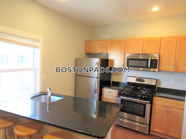 Boston - $2,900 /mo