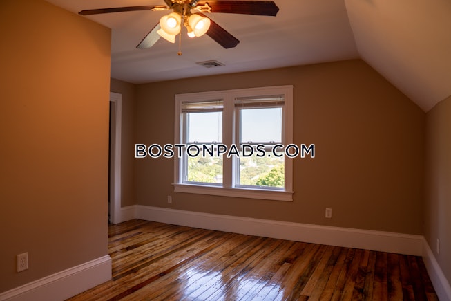 Boston - $8,600 /mo