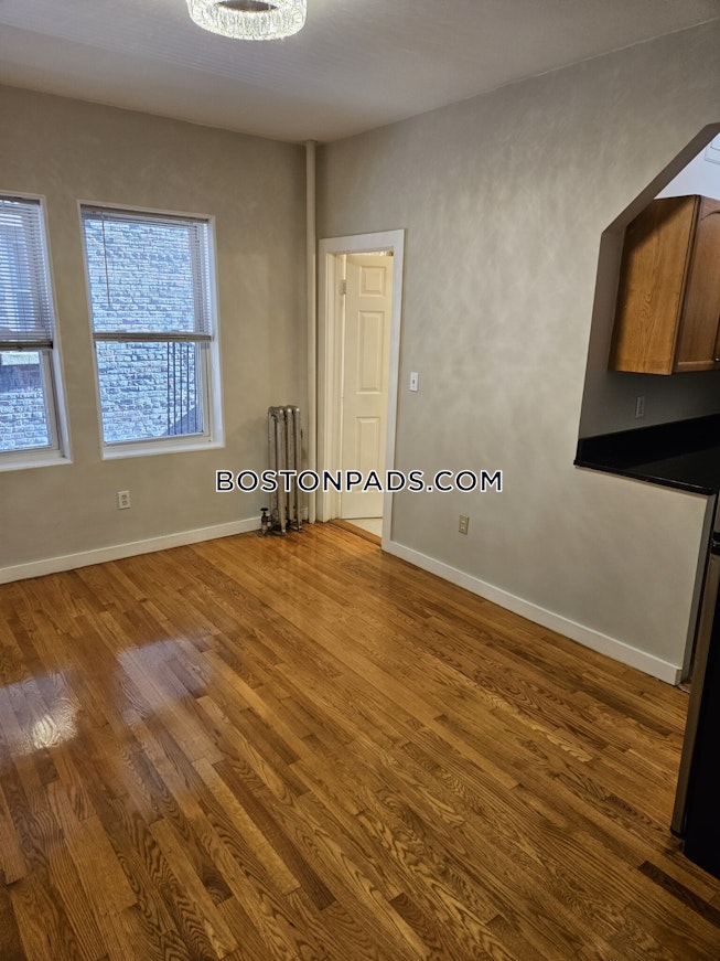 Boston - $2,370 /mo