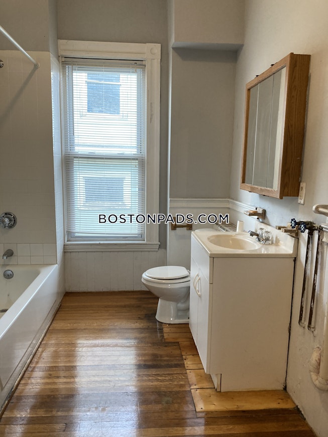 Boston - $3,425 /mo