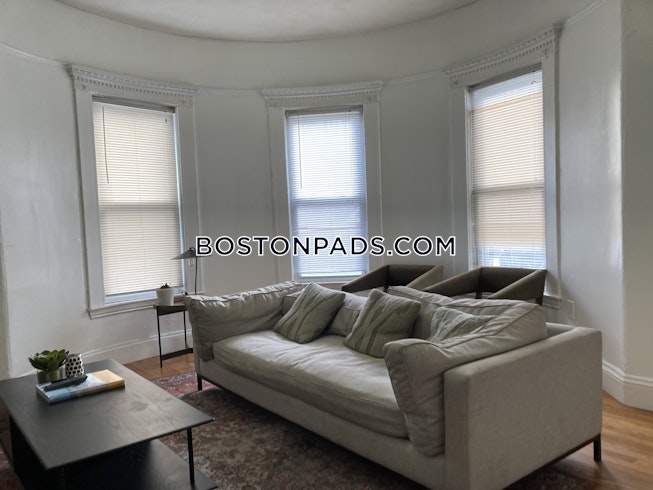 Boston - $3,425 /mo