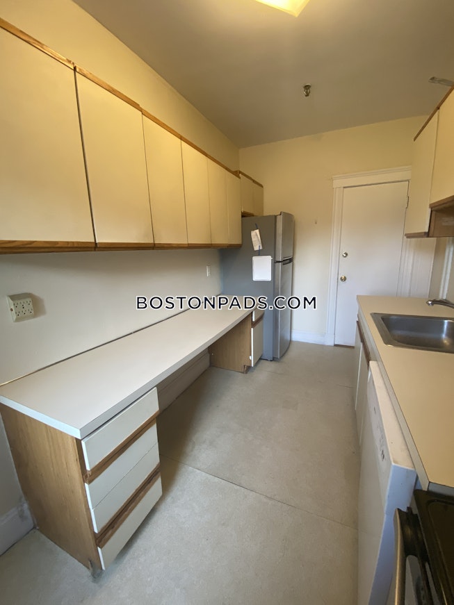 Boston - $3,000 /mo