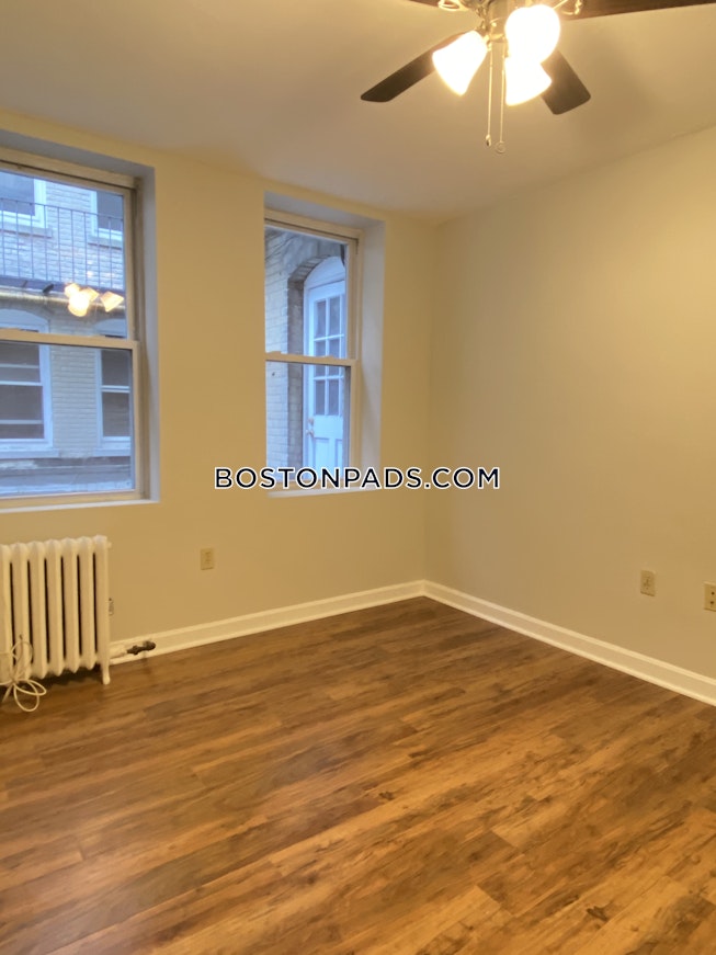 Boston - $2,300 /mo