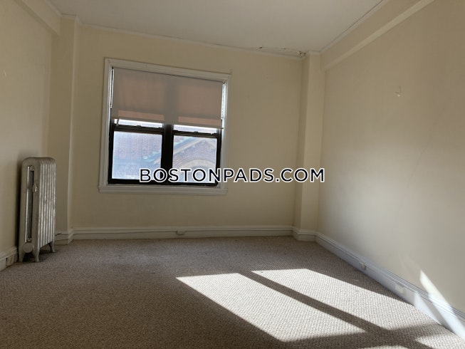 Boston - $3,217 /mo