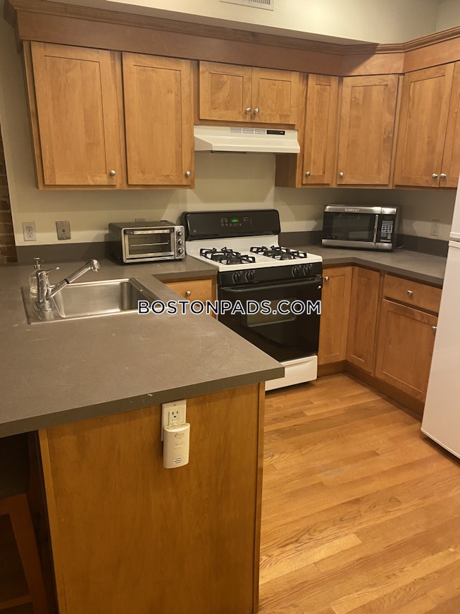 Boston - $2,950 /mo