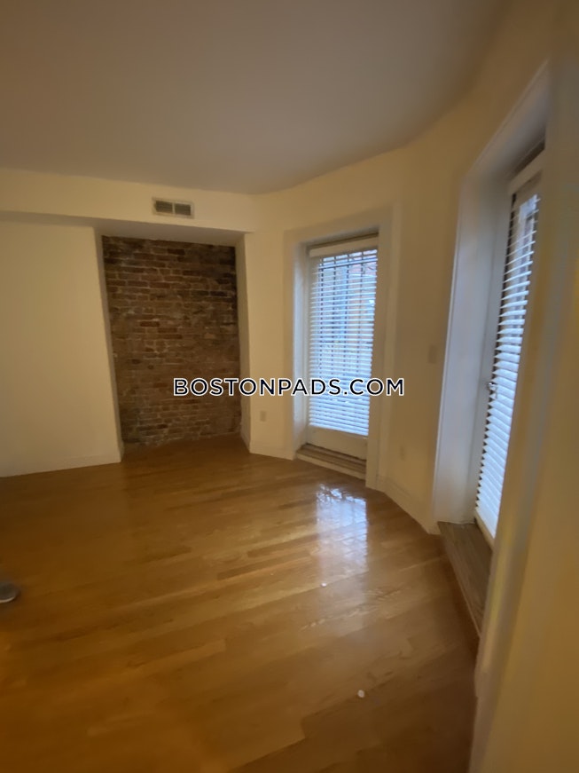 Boston - $2,950 /mo