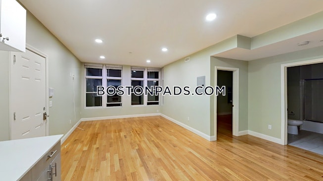 Boston - $3,600 /mo