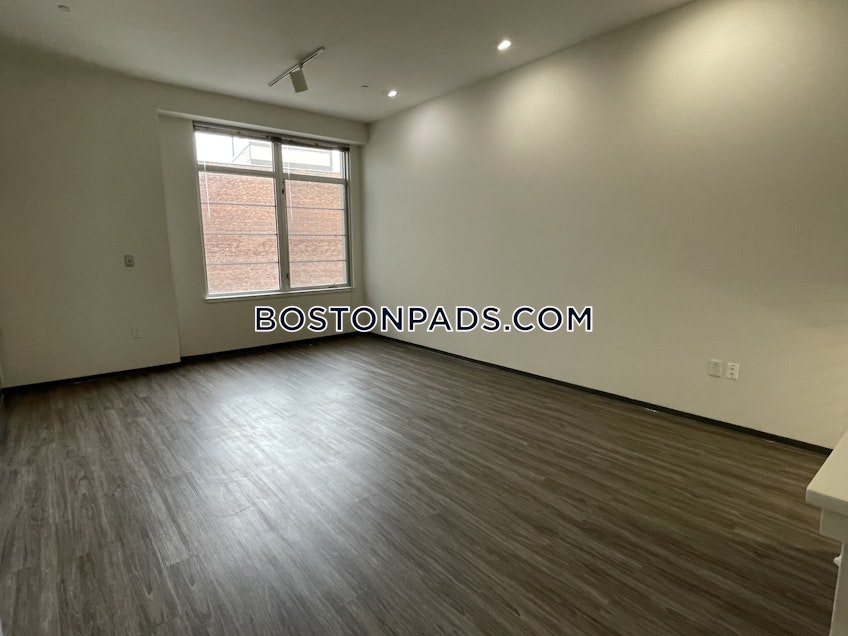 Boston - $2,900 /month