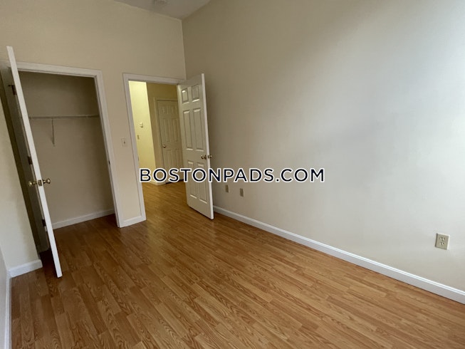 Boston - $3,300 /mo