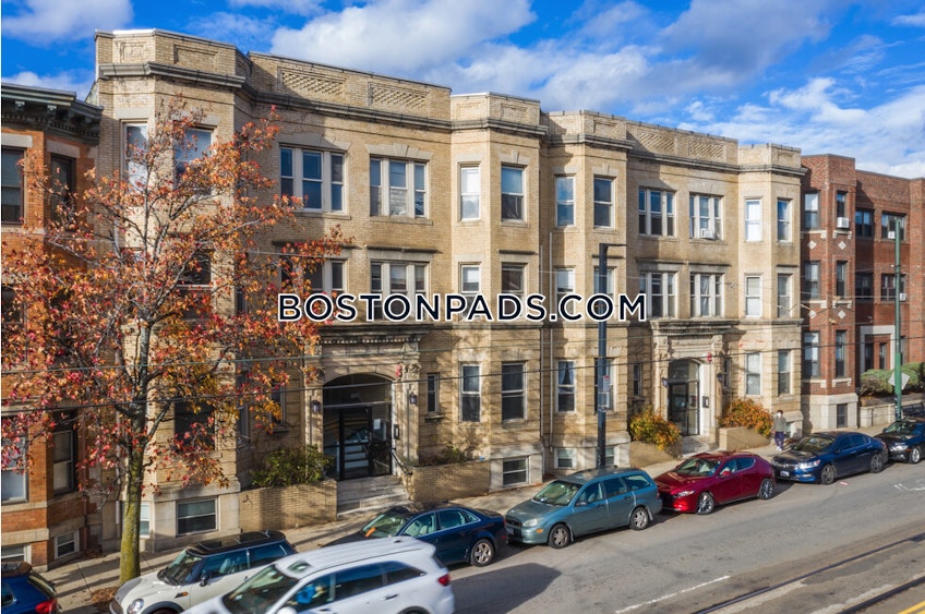 Boston - $5,495 /month