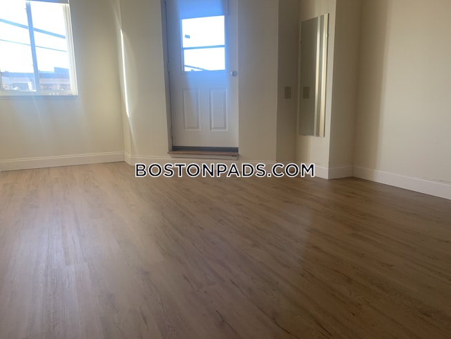 Boston - $2,400 /mo