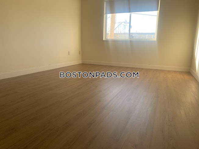 Boston - $2,400 /mo