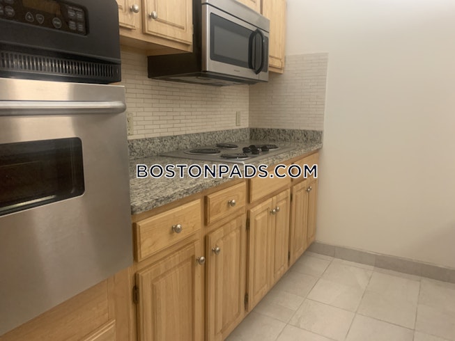 Boston - $2,400 /mo