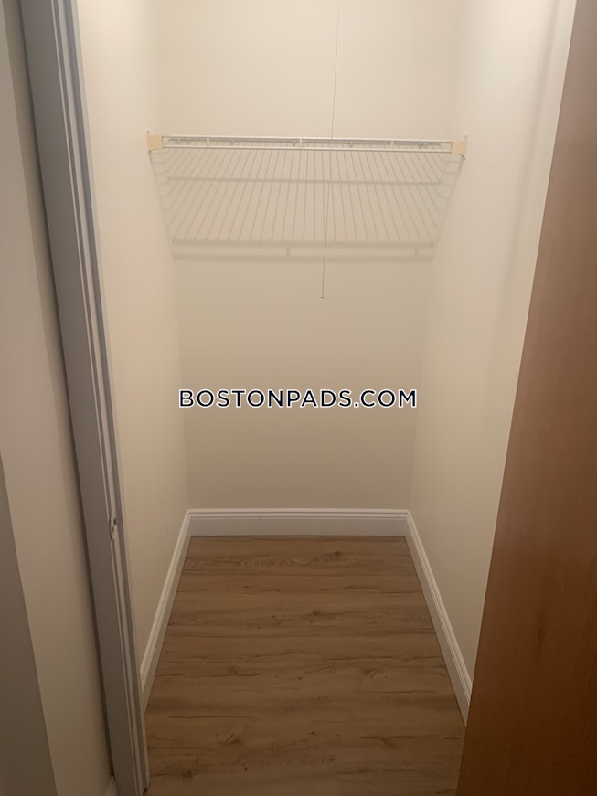 Boston - $2,400 /mo