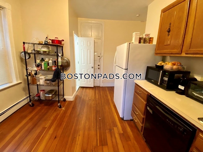 Roxbury Crossing - $4,400 /mo