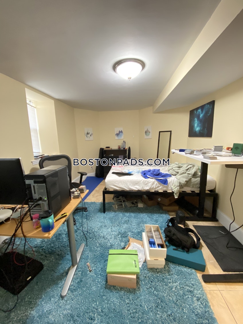 Boston - $9,900 /month