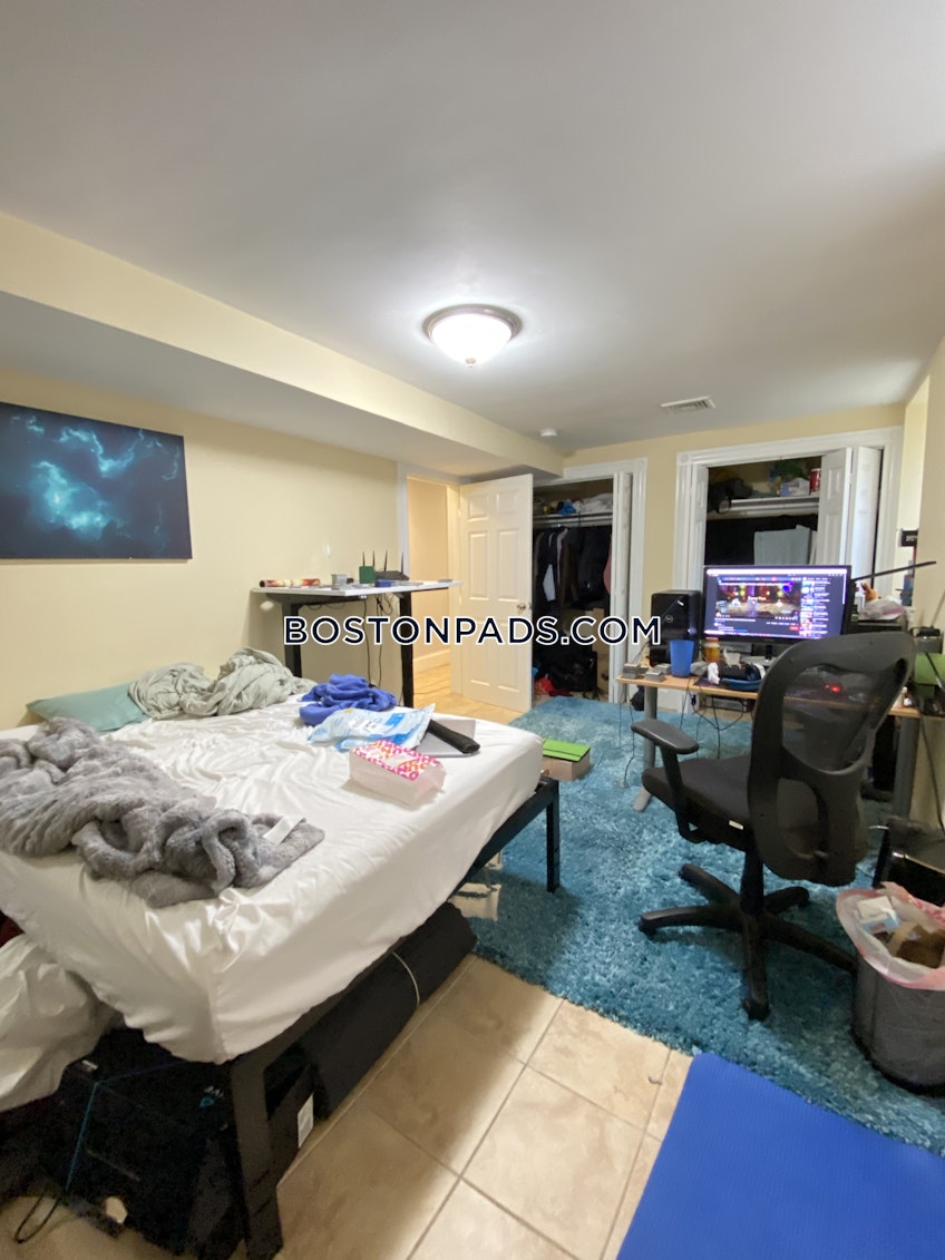 Boston - $9,900 /month