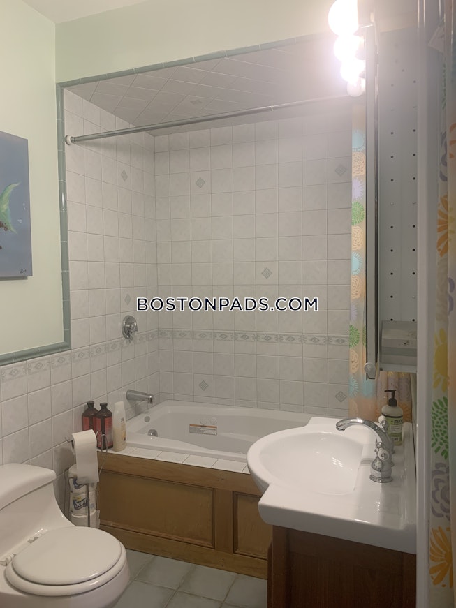 Boston - $4,800 /mo