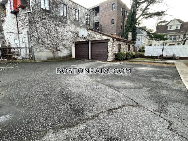 Boston - $3,000 /mo