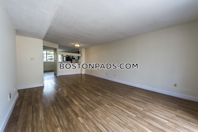 Boston - $3,300 /mo