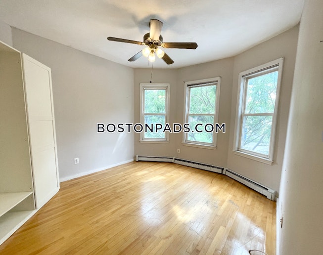 Boston - $6,400 /mo