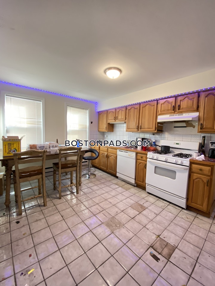 allston-6-beds-2-baths-boston-9000-4470057 