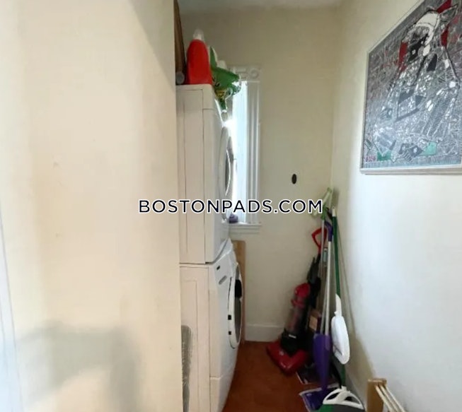 Boston - $2,700 /mo