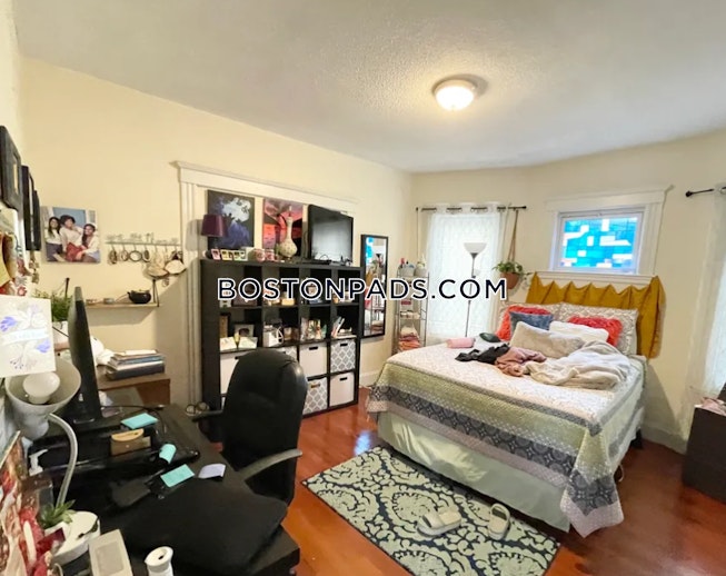 Boston - $2,700 /mo