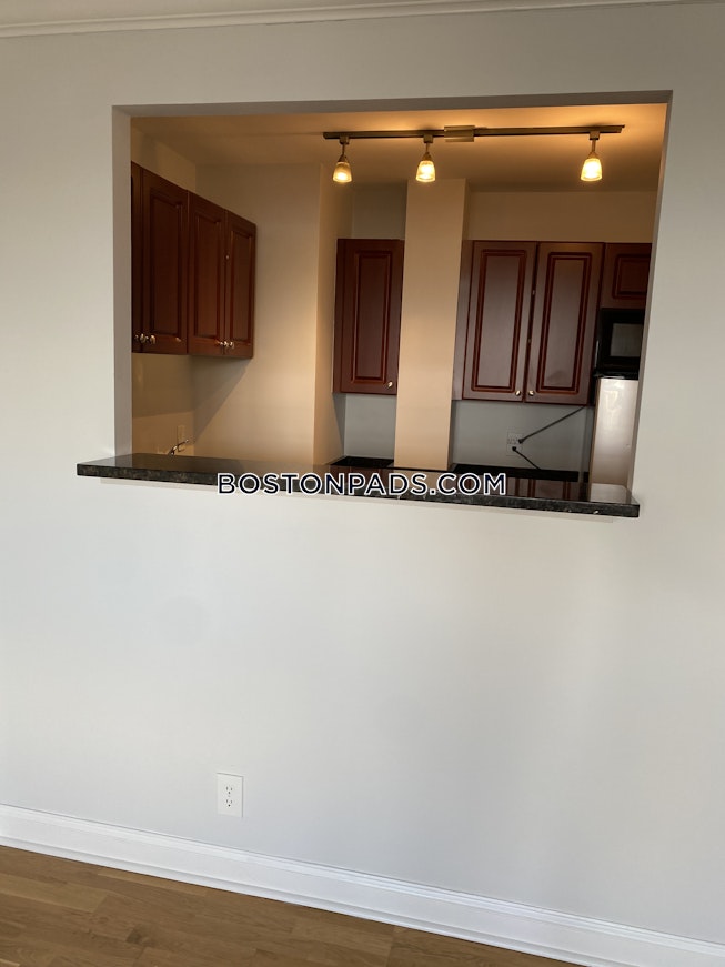 Boston - $2,600 /mo