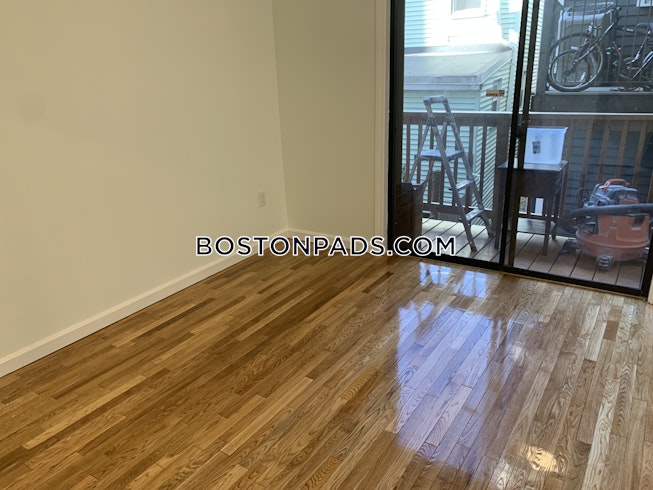 Boston - $5,200 /mo