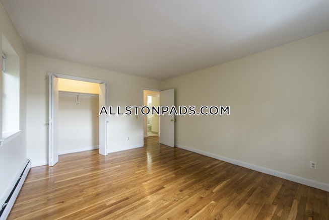 Boston - $2,400 /mo