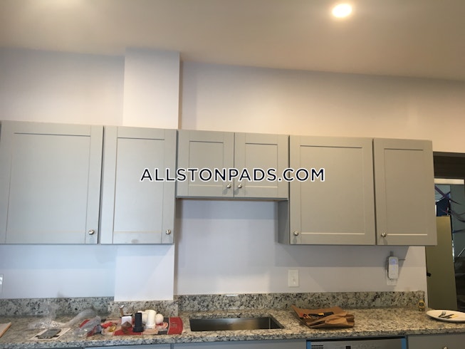 Boston - $3,600 /mo