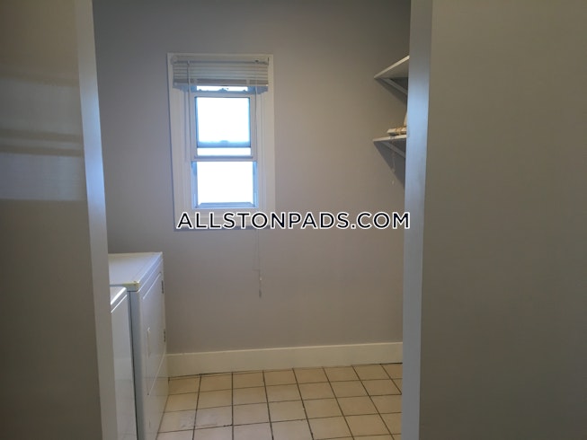 Boston - $3,600 /mo