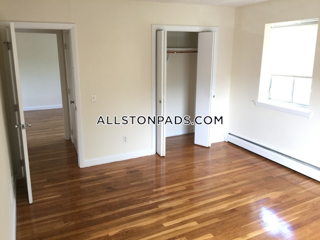 Boston - $3,300 /mo