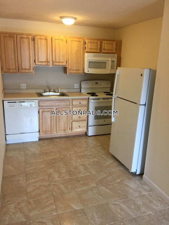 Boston - $3,000 /mo