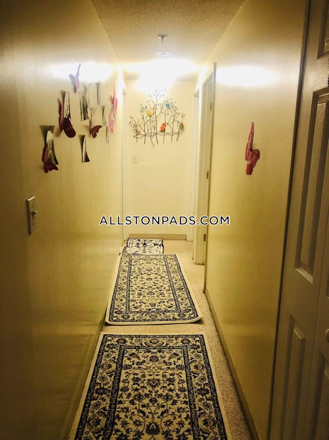 Boston - $2,800 /mo