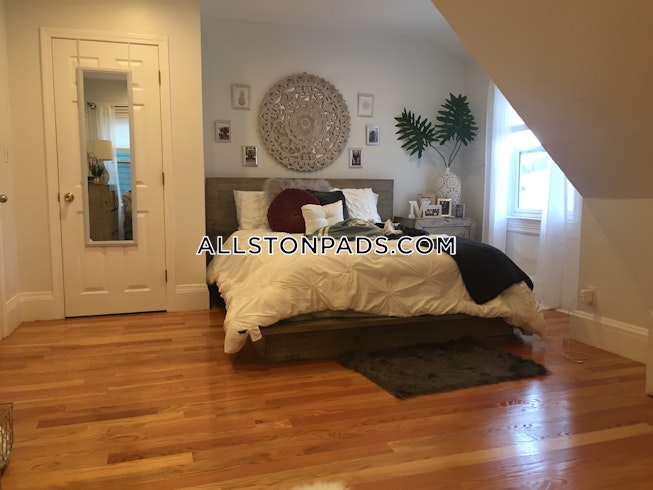 Boston - $5,400 /mo