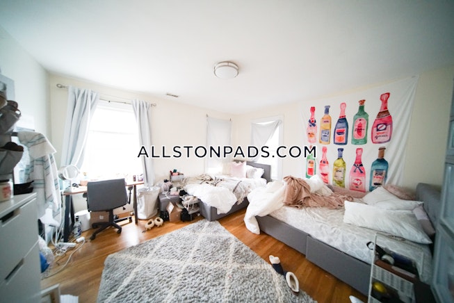 Boston - $9,800 /mo