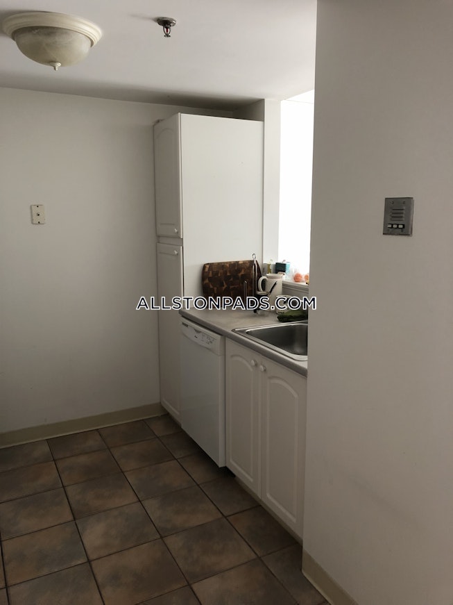 Boston - $2,300 /mo