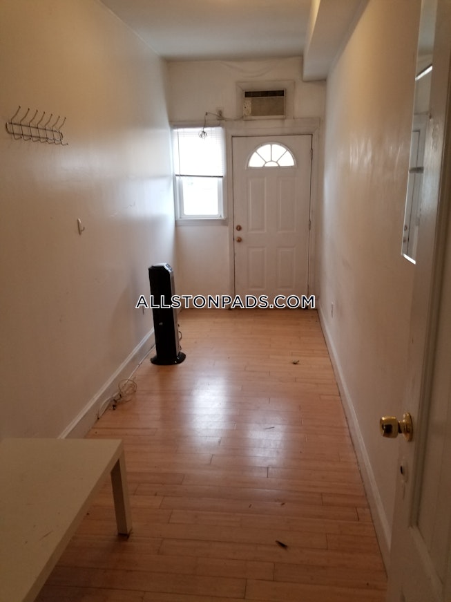 Boston - $1,600 /mo