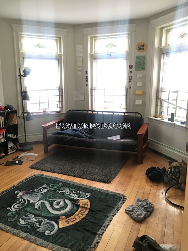 Boston - $3,250 /mo