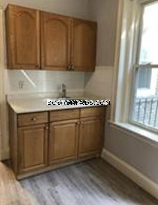 Boston - $2,300 /mo