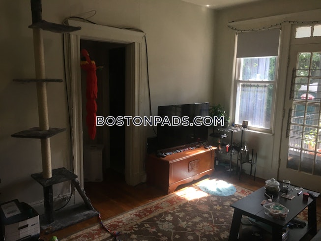 Boston - $2,450 /mo