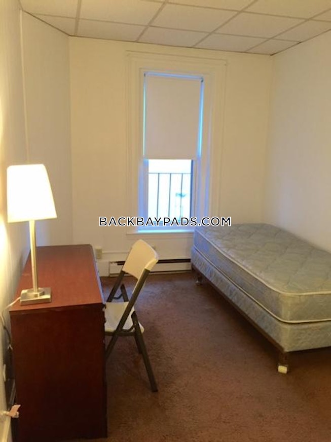 Boston - $2,045 /mo