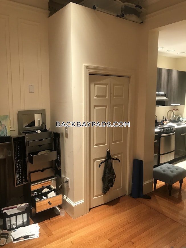 Boston - $2,500 /mo