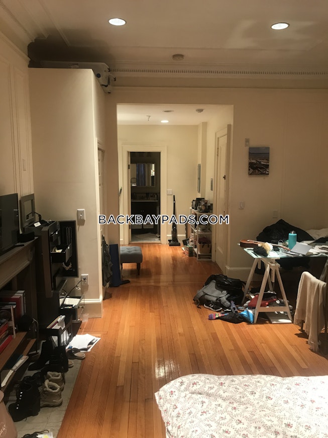 Boston - $2,500 /mo