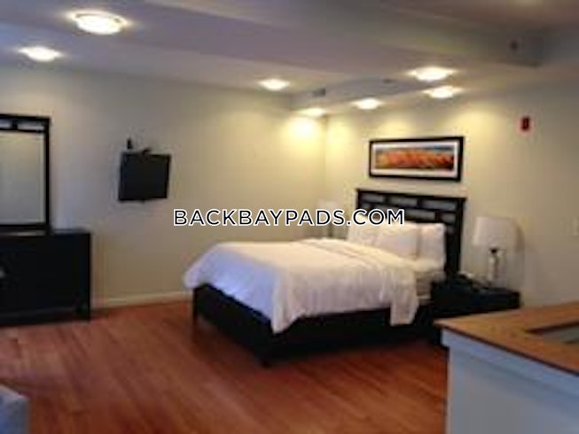 Boston - $5,100 /mo