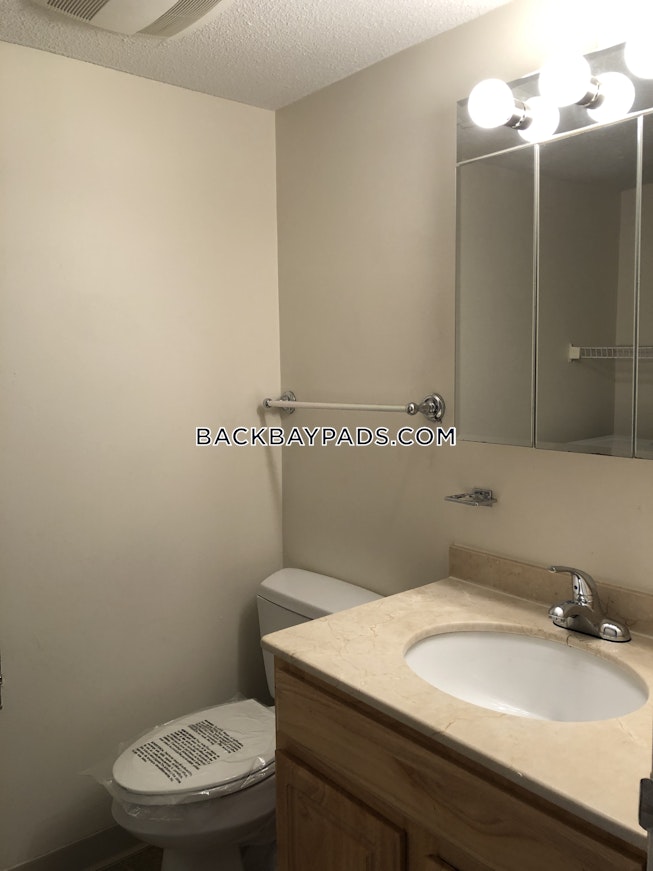 Boston - $4,600 /mo