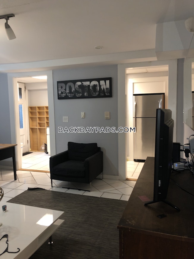 Boston - $3,000 /mo